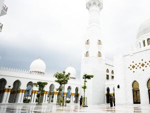 Parkiran Depan Masjid Sheikh Zayed Kini Steril, Warga Sempat Menolak
