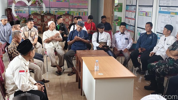 Suasana mediasi pihak Muhammadiyah dengan Pihak desa Kedungwinong, Jumat (20/3/2026).