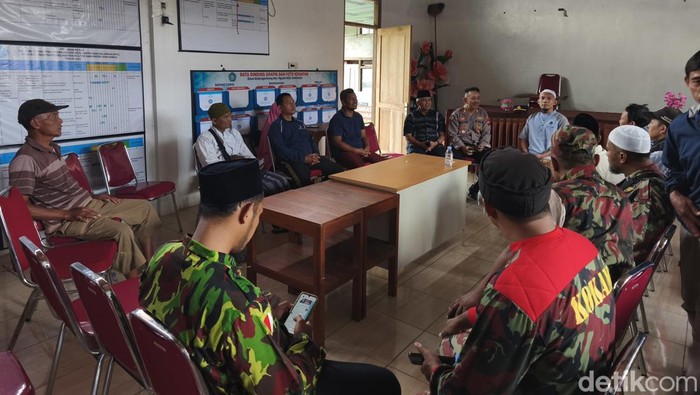 Proses mediasi Salat Ied dibatalkan di Balai Desa Kedungwinong, Kecamatan Nguter, Kabupaten Sukoharjo,Jumat (20/3/2026)