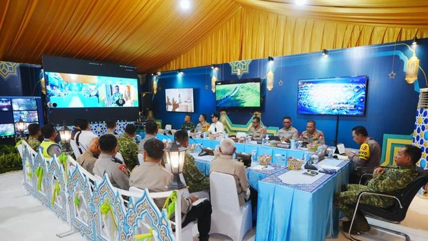 Momen Kapolri Jenderal Listyo Sigit Prabowo pantau malam takbiran dari Medan (dok.Polri)