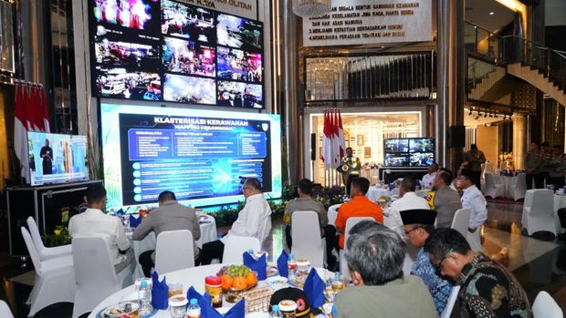 Momen Kapolri Jenderal Listyo Sigit Prabowo pantau malam takbiran dari Medan (dok.Polri)