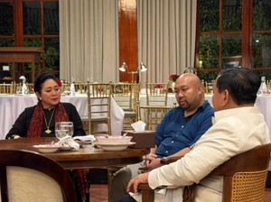 Prabowo Unggah Momen Semeja Bareng Titiek-Didit, Kucing Bobby Ikut Nimbrung