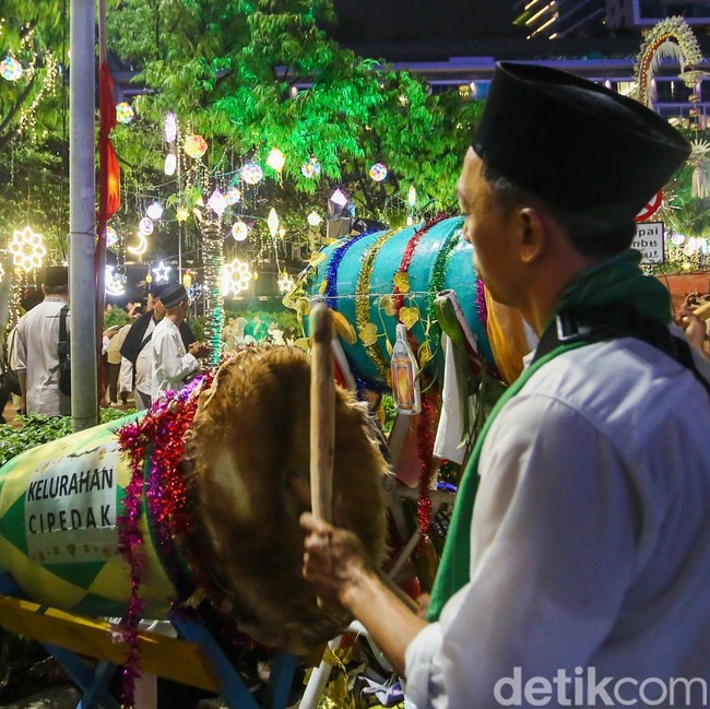 Pawai Obor dan Festival Beduk Semarakkan Malam Takbiran di Bundaran HI