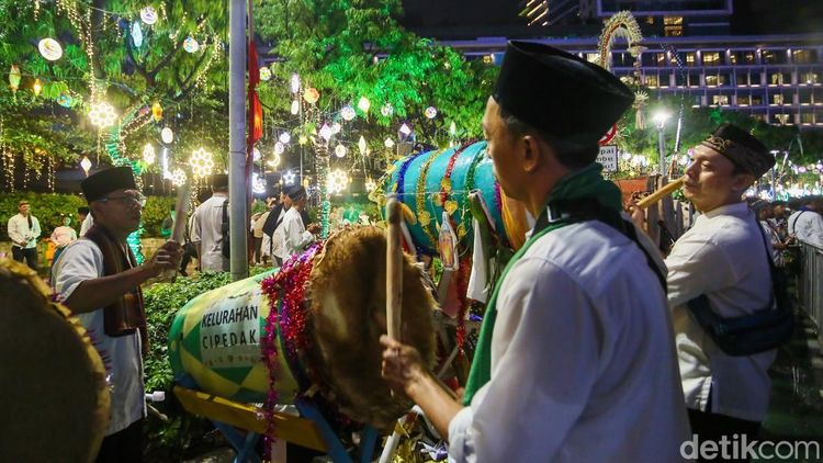 Pawai Obor dan Festival Beduk Semarakkan Malam Takbiran di Bundaran HI