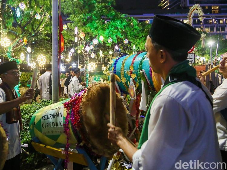 Pawai Obor dan Festival Beduk Semarakkan Malam Takbiran di Bundaran HI