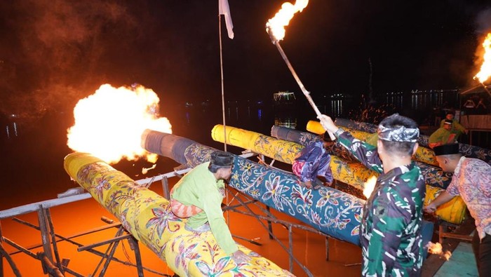 Pembukaan Eksibisi Meriam Karbit di Pontianak sebagai tanda kebersamaan sambut lebaran. (Istimewa)