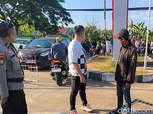 Ada Warga Bawa Sajam Saat Antre BBM di Kubu Raya, Polisi Turun Tangan