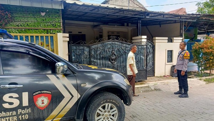 Polisi menggelar patroli persiapan pengamanan malam takbiran dan Idul Fitri 1447 H di wilayah Klapanunggal, Bogor, Jawa Barat