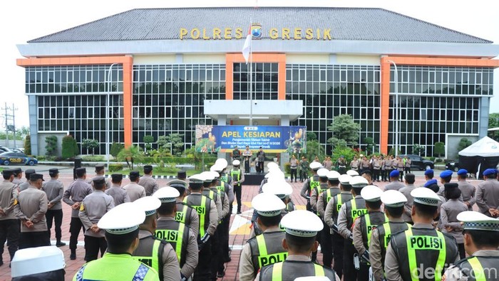 Polres Gresik jaga keamanan malam takbiran hingga sholat Idul Fitri.