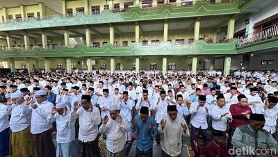 Potret Ribuan Warga-Santri Salat Id di Ponpes Al Falah Ploso Kediri