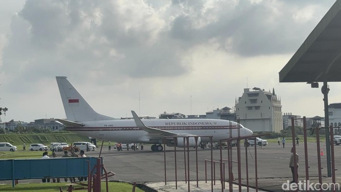 Presiden Prabowo mendarat di Lanud Soewondo, Medan, Sumatera Utara, Jumat (20/3) sore.