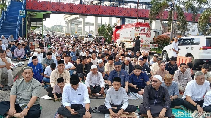Ribuan warga Muhammadiyah di Palembang melaksanakan salat Id.