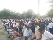 Suasana Salat Id Warga Muhammadiyah Solo di Mangkunegaran