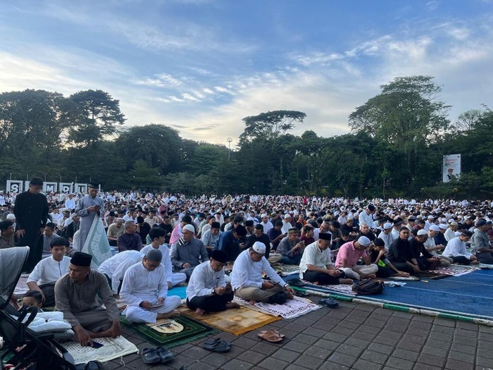 Salat Id jemaah Muhammadiyah di Lapangan Sempur Bogor (Rizky/detikcom)