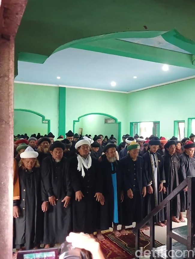 Momen Khusyuk Jemaah An-Nadzir Salat Idul Fitri 2026 di Gowa