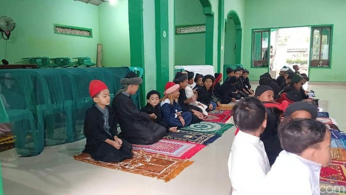 Salat Idul Fitri 2026 Jemaah An-Nadzir di Gowa. Salat Idul Fitri 2026 Jemaah An-Nadzir di Gowa.