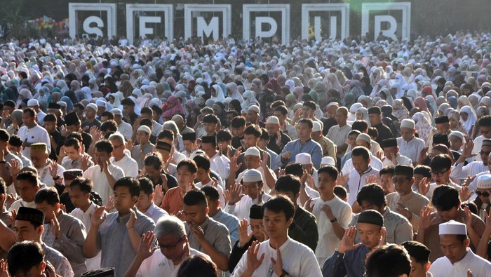 Umat Islam melaksanakan ibadah shalat Idul Fitri di Taman Sempur, Kota Bogor, Jawa Barat, Jumat (20/3/2026). (Foto: ANTARA FOTO/Arif Firmansyah/foc.)