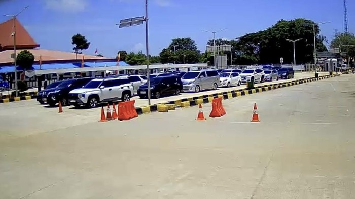 Situasi di Pelabuhan Tanjung Kalian Mentok.