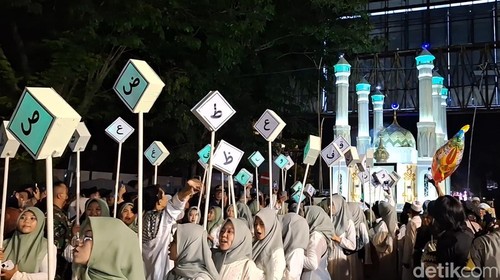 Suasana pawai takbiran di Kota Mataram, Jumat (20/3/2026) malam.