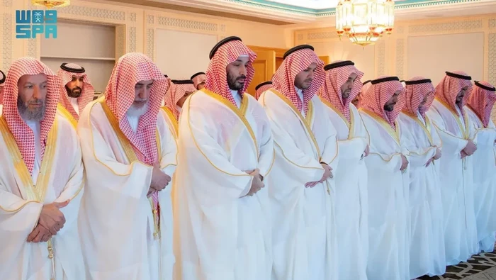 Kerajaan Arab Saudi menyelenggarakan salat Idulfitri 1447 H yang jatuh pada 20 Maret 2026 di Masjidil Haram, Makkah. Salat Id bersama umat muslim itu turut dihadiri oleh Pangeran Mohammed bin Salman (MBS).