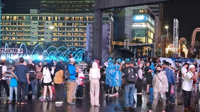 Suasana takbiran di Bundaran HI, Jakpus, Jumat (20/3/2026).