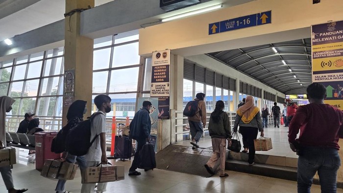 Terminal Purabaya terpantau landai saat H-1 Lebaran