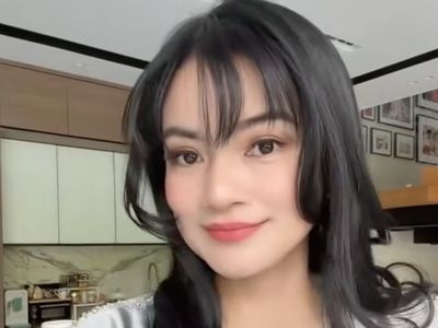 Potret Titi Kamal Tampil Beda Dengan Rambut Berponi, Dipuji Makin Awet Muda