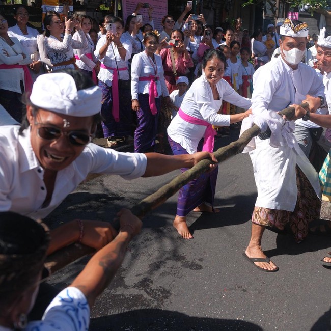 Tradisi Mbed-Mbedan Usai Nyepi