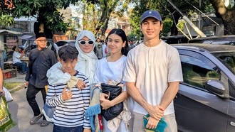 Wanda Hamidah Salat Id Bareng 3 Anak, Rindukan Kehadiran Alfath Hakim
