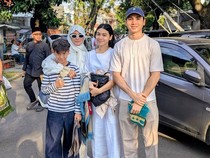 Wanda Hamidah Salat Id Bareng 3 Anak, Rindukan Kehadiran Alfath Hakim