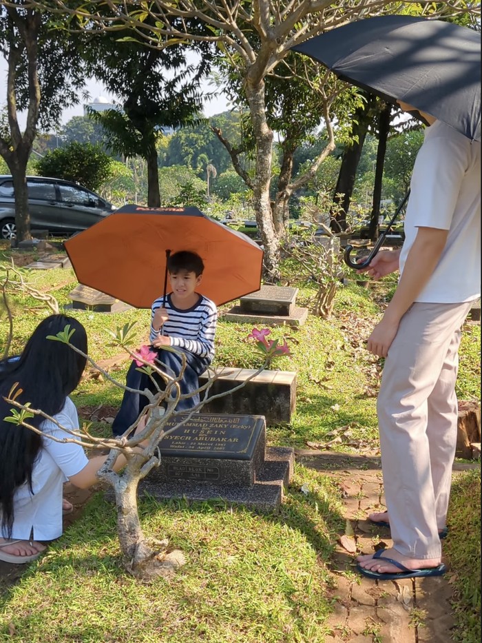 Wanda Hamidah salat Id, Jumat (20/3/2026).