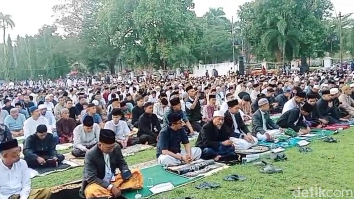 Warga Muhammadiyah Pamekasan menggelar salat Idul Fitri hari ini, Jumat (20/3/2026).