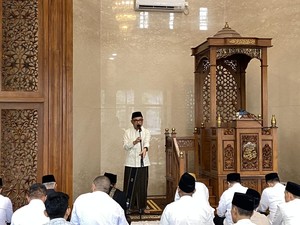 Ace dan Pengurus Golkar Salat Id di Masjid Thayyibah Golkar, Bahlil di Papua