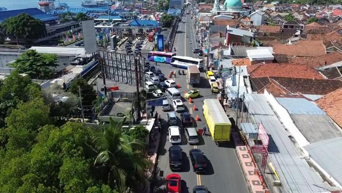 Arus lalin di Pelabuhan Ketapang Banyuwangi H+1 Lebaran