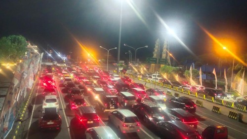 Arus lalu lintas kendaraan keluar Bali pada H-1 Lebaran di Pelabuhan Gilimanuk, Kabupaten Jembrana, Bali, Jumat (20/3/2026).