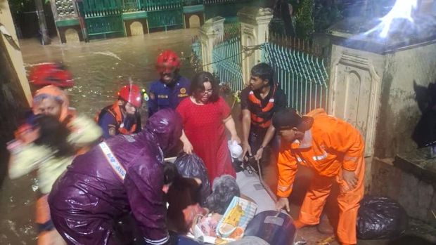 Banjir di Caracas Jaktim saat Lebaran 2026 Banjir di Caracas Jaktim saat Lebaran 2026