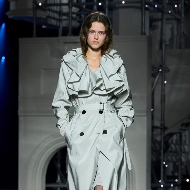 Foto: Burberry Winter 2026, Gaya Malam London yang Sleek dan Modern