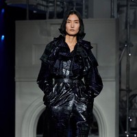 Dengan pendekatan ini, Burberry Winter 2026 tak hanya menawarkan busana, tetapi juga pengalaman tentang bagaimana mode bisa merefleksikan kehidupan urban yang dinamis dan penuh gaya. (Foto: Dok. Burberry)