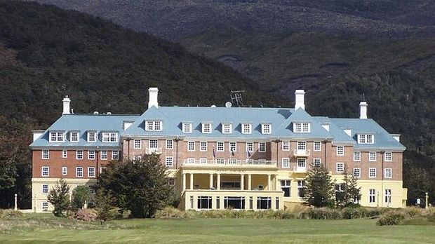 Chateau Tongariro, hotel klasik berusia seabad di Selandia Baru.