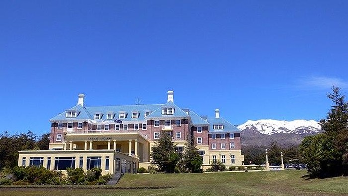Chateau Tongariro, hotel klasik berusia seabad di Selandia Baru.