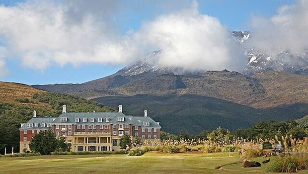 Chateau Tongariro, hotel klasik berusia seabad di Selandia Baru.