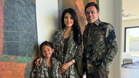 Pada kesempatan istimewa ini, doa saya juga tercurah kepada mereka yang menghadapi kesulitan, konflik, dan kehilangan. Semoga Allah melindungi dan menghibur setiap jiwa yang terkena dampak perang dan penderitaan. Semoga Allah memberi kekuatan kepada mereka yang menderita, harapan kepada mereka yang putus asa, dan kedamaian ke setiap sudut dunia, sambungnya mencurahkan doa. Foto: Instagram @farahquinnofficial