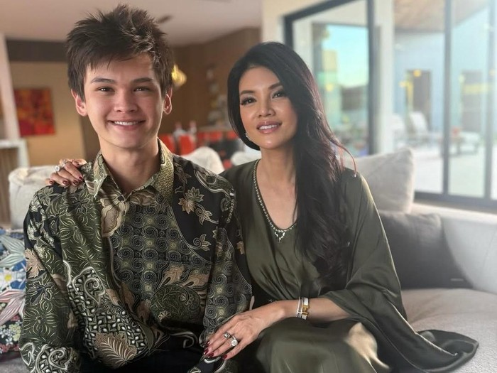 Lebaran Farah Quinn di Arizona.
