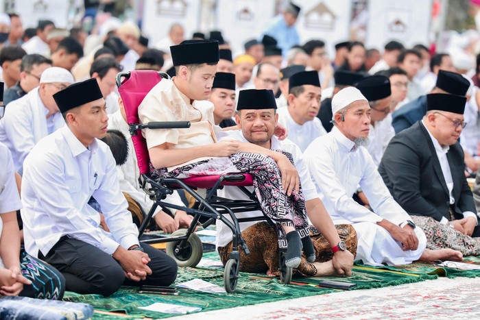 Gubernur Jawa Tengah Ahmad Luthfi melaksanakan salat Idulfitri 1447 Hijriah bersama ribuan warga di Lapangan Pancasila Simpang Lima, Kota Semarang, Sabtu (21/3).