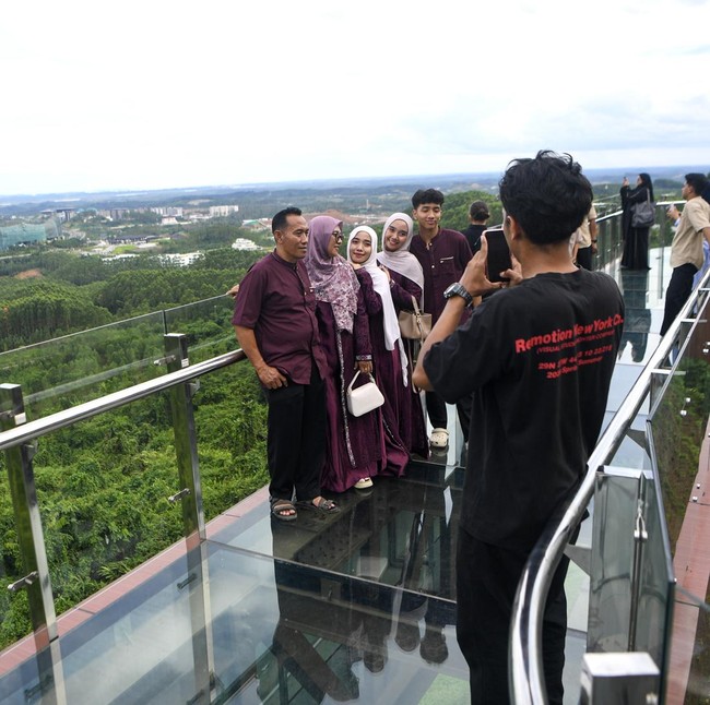 Jembatan Kaca IKN Jadi Daya Tarik Wisata Baru Saat Lebaran
