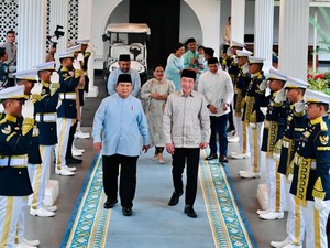 Jokowi-Iriana Hadiri Open House Prabowo, Didampingi Kaesang-Erina