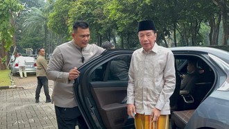 Lebaran di Jakarta, Jokowi Bareng Kaesang Salat Id di Masjid Al-Bina GBK