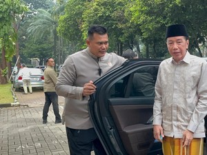 Lebaran di Jakarta, Jokowi Bareng Kaesang Salat Id di Masjid Al-Bina GBK