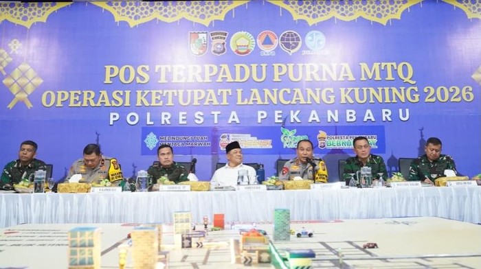 Kapolda Riau Irjen Pol Herry Heryawan memantau situasi malam takbiran di Kota Pekanbaru, Jumat (21/3/2026).