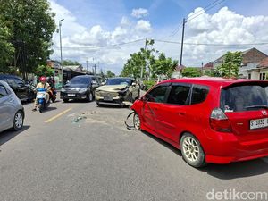 Adu Banteng Honda Jazz Vs HR-V di Bojonegoro, 5 Orang Luka Ringan